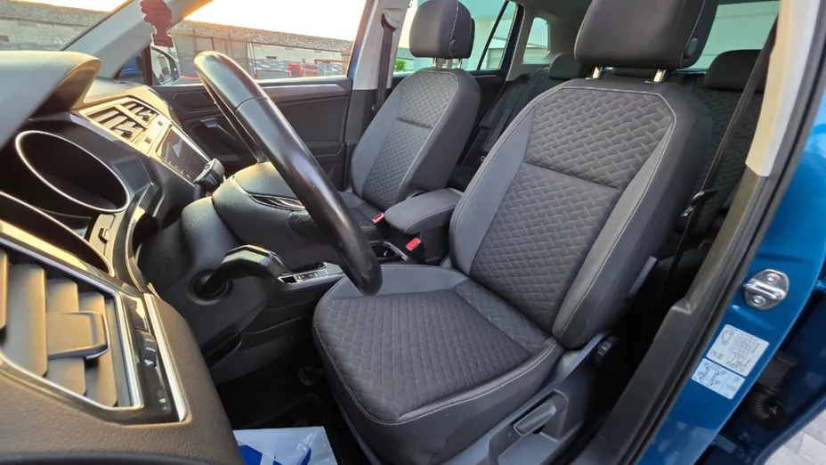 VOLKSWAGEN Tiguan -