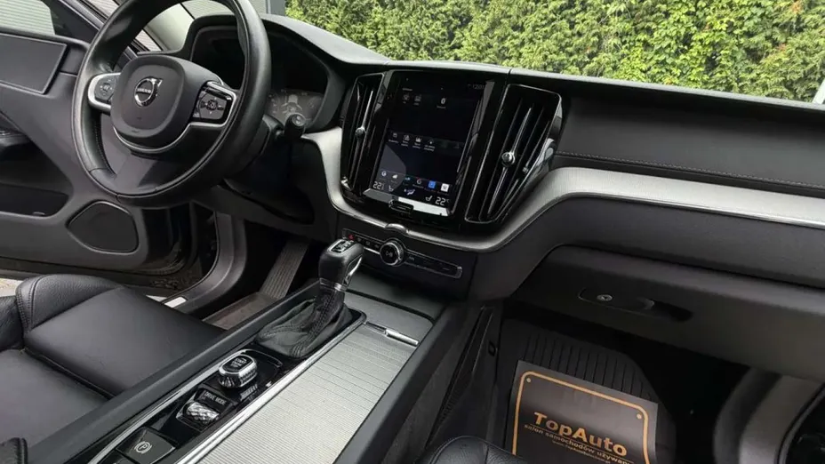 VOLVO XC60 -