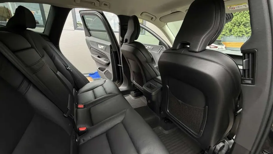 VOLVO XC60 -
