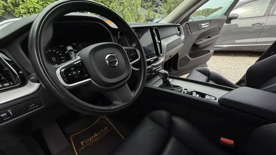 VOLVO XC60 -