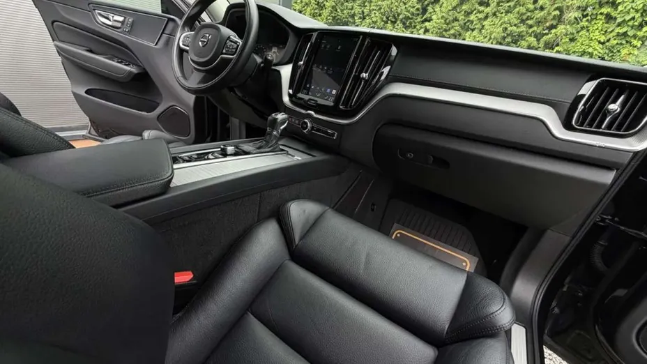 VOLVO XC60 -