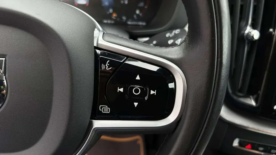 VOLVO XC60 -