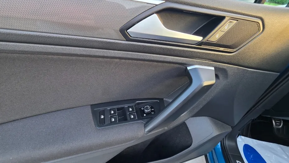 VOLKSWAGEN Tiguan -