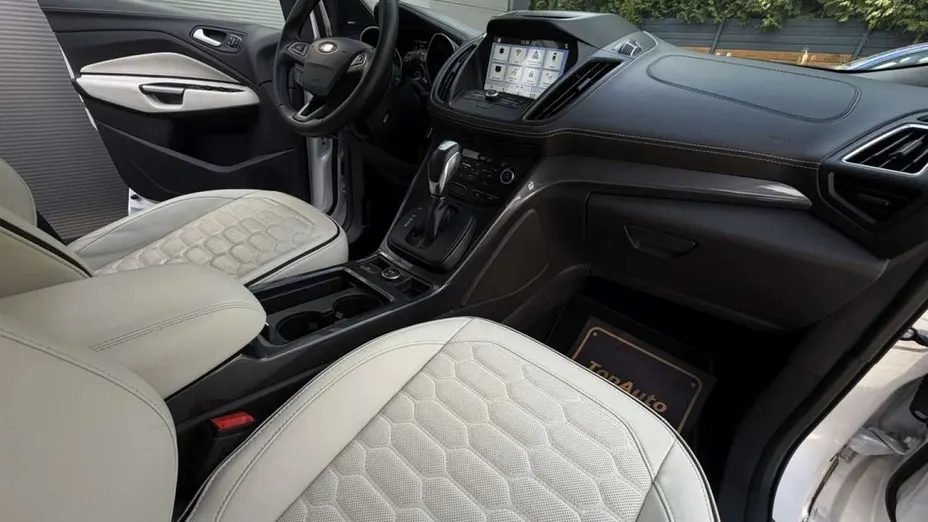 FORD Kuga -