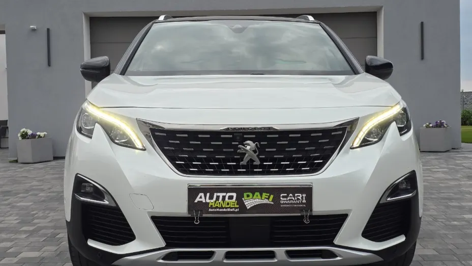 PEUGEOT 5008 -