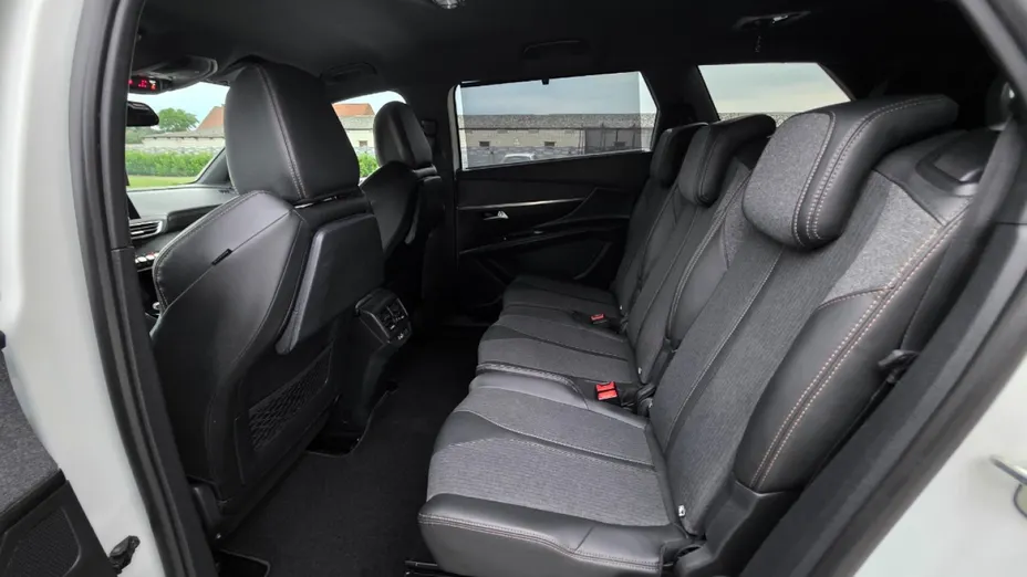 PEUGEOT 5008 -
