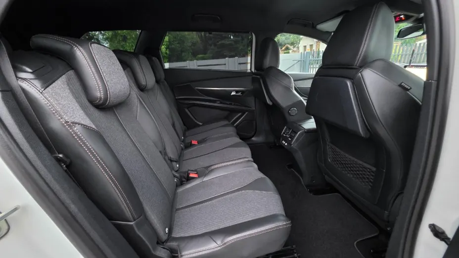 PEUGEOT 5008 -