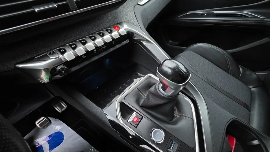 PEUGEOT 5008 -