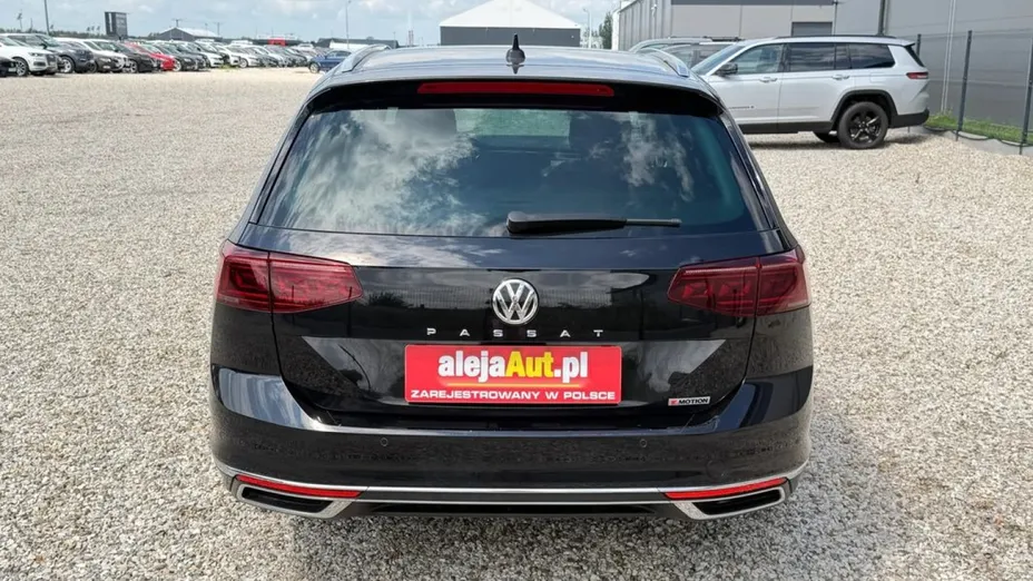 VOLKSWAGEN Passat -
