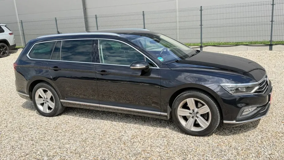 VOLKSWAGEN Passat -
