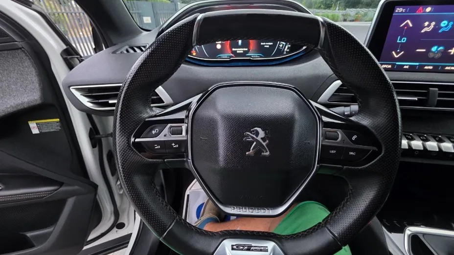 PEUGEOT 5008 -