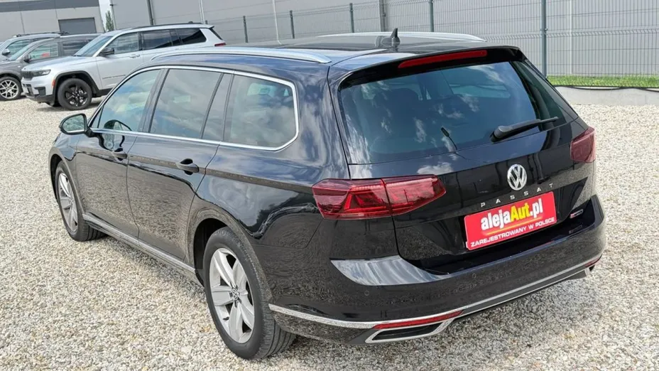 VOLKSWAGEN Passat -