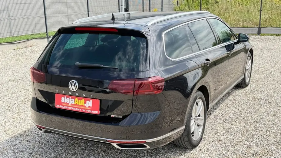 VOLKSWAGEN Passat -