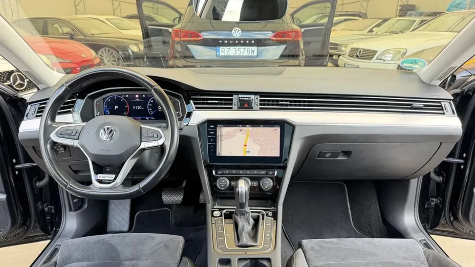 VOLKSWAGEN Passat -