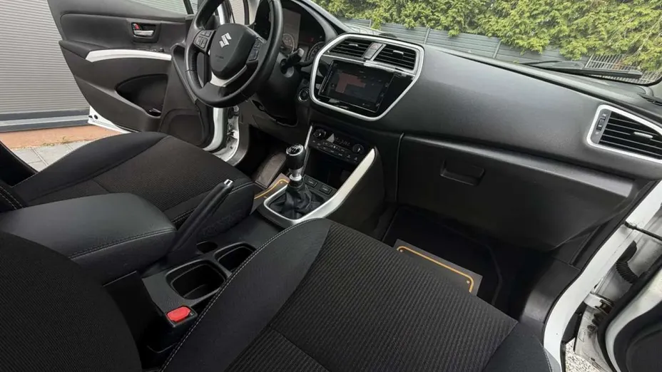 SUZUKI SX4 -