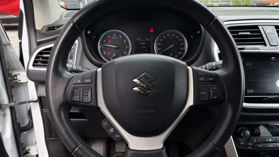 SUZUKI SX4 -