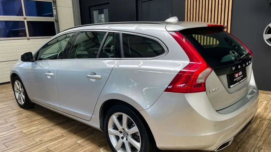 VOLVO V60 -