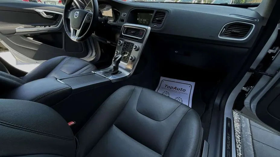 VOLVO V60 -