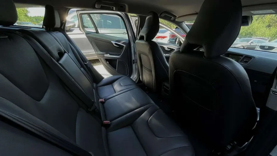 VOLVO V60 -