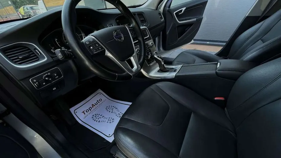 VOLVO V60 -