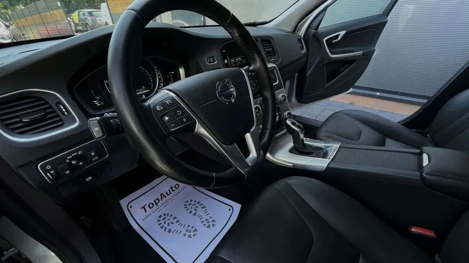 VOLVO V60 -