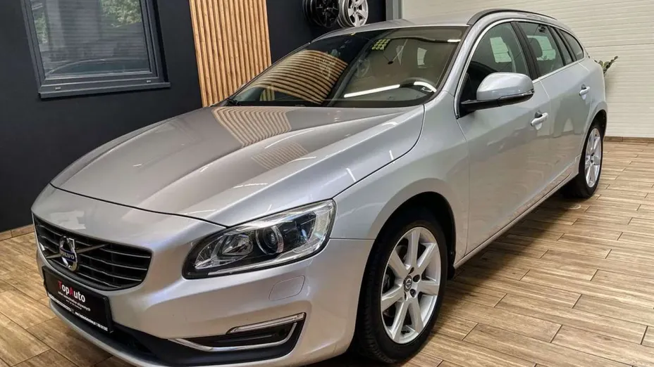 VOLVO V60 -