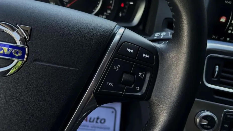 VOLVO V60 -