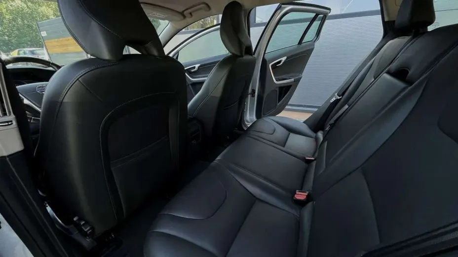 VOLVO V60 -
