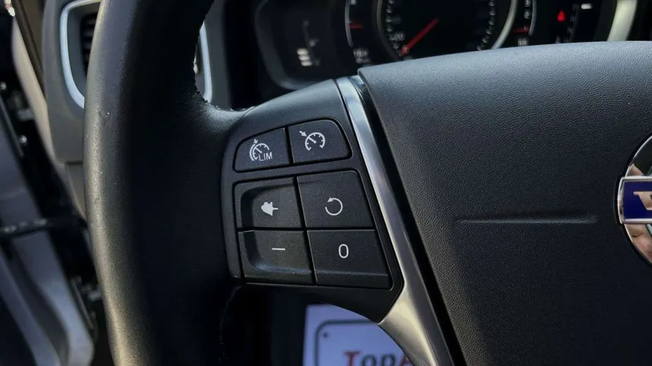 VOLVO V60 -