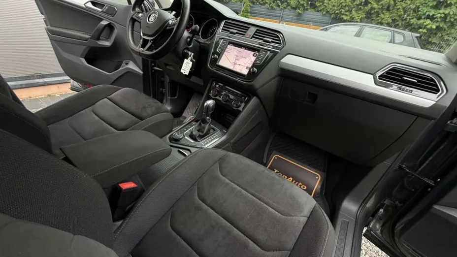 VOLKSWAGEN Tiguan -