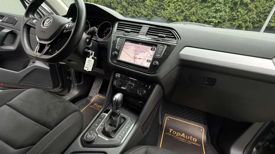 VOLKSWAGEN Tiguan -