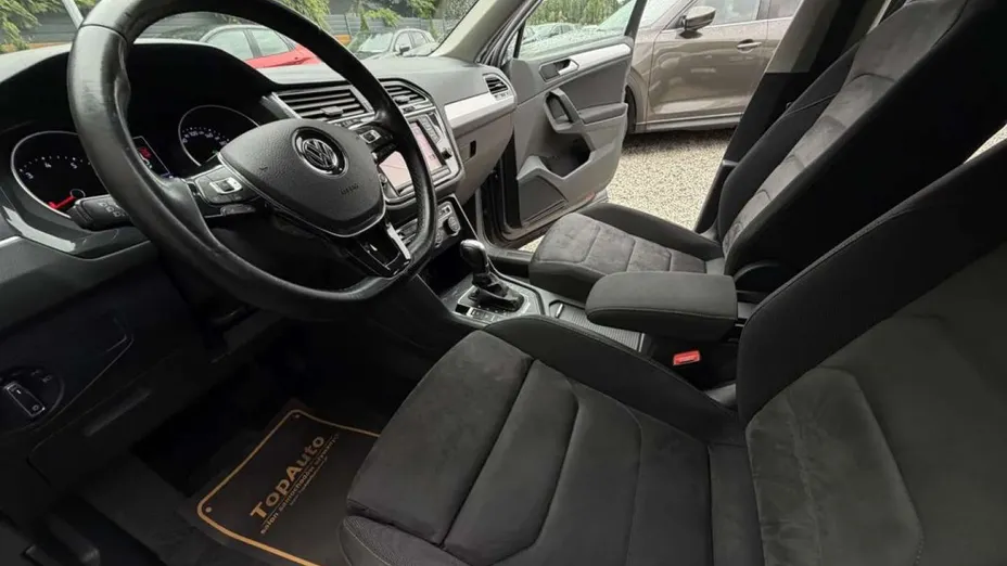 VOLKSWAGEN Tiguan -