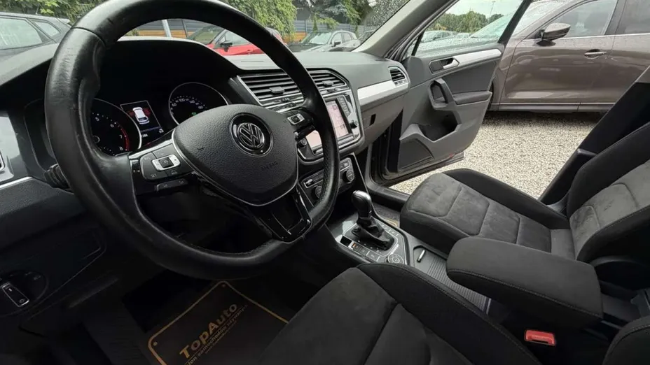 VOLKSWAGEN Tiguan -