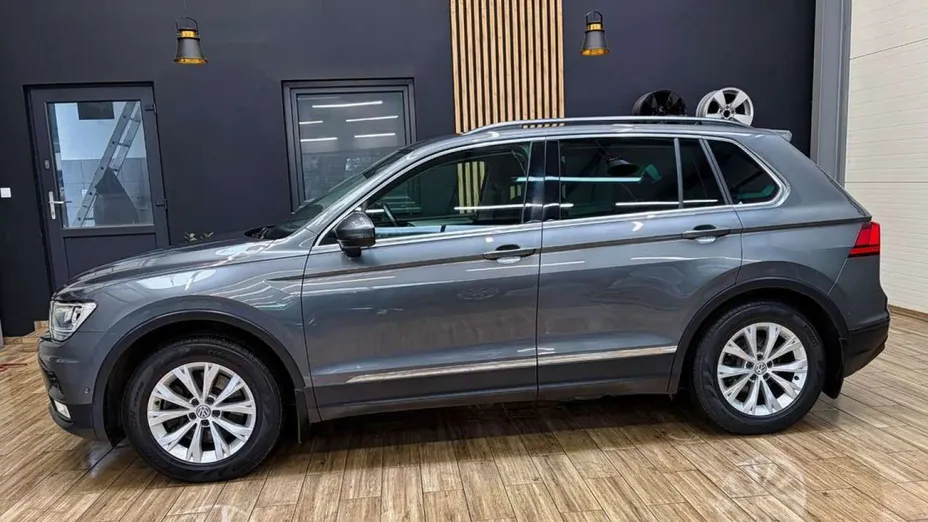 VOLKSWAGEN Tiguan -