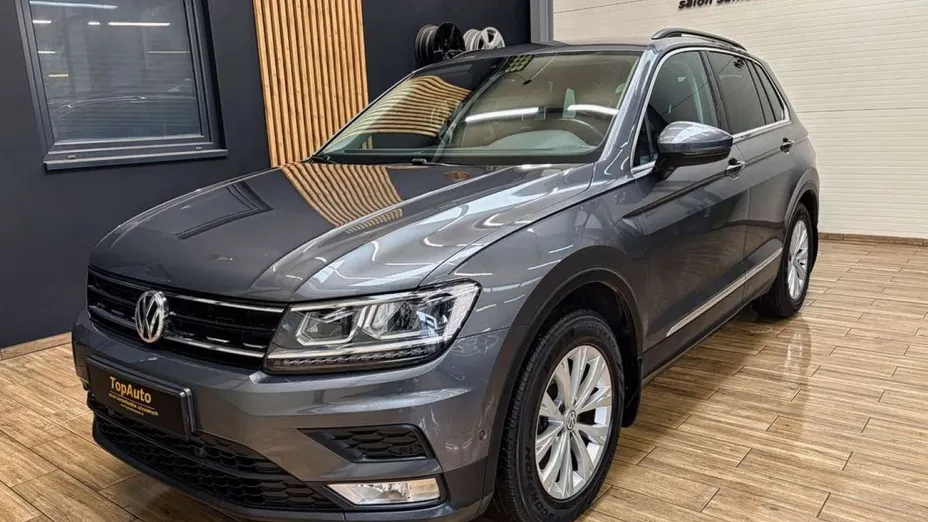 VOLKSWAGEN Tiguan -