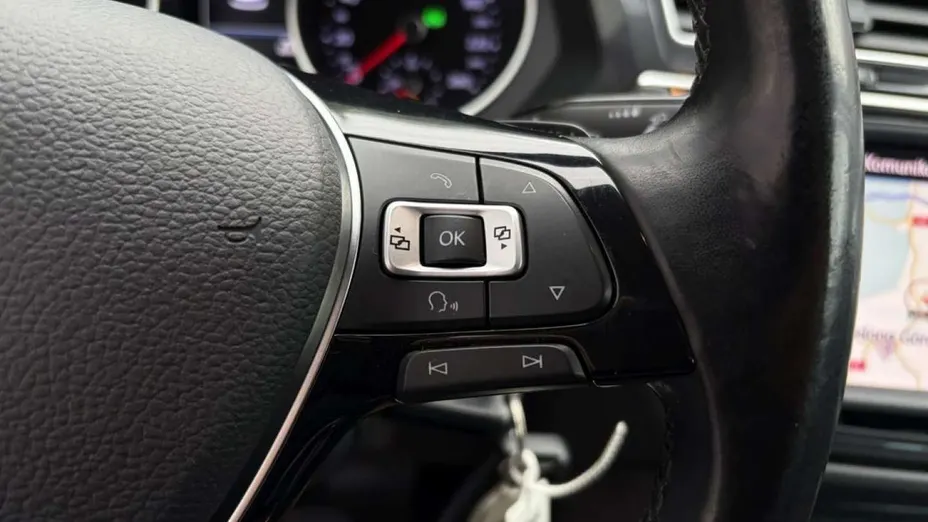 VOLKSWAGEN Tiguan -