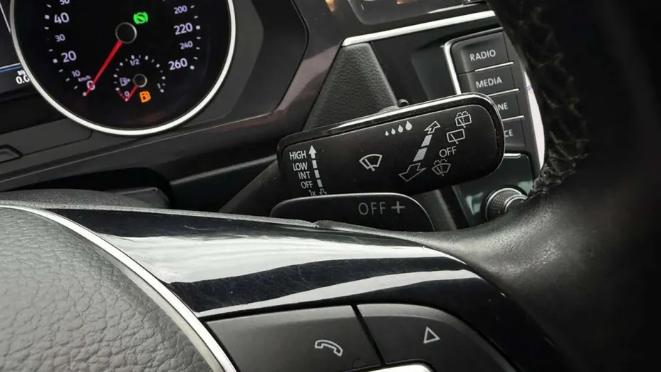 VOLKSWAGEN Tiguan -