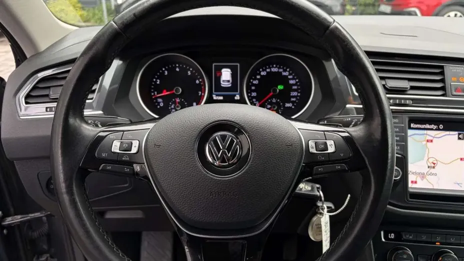 VOLKSWAGEN Tiguan -