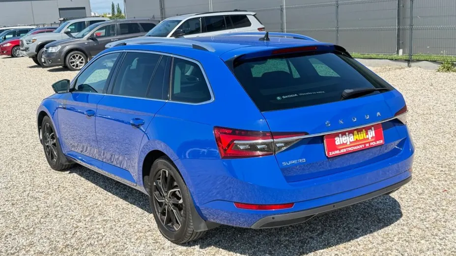 SKODA Superb -