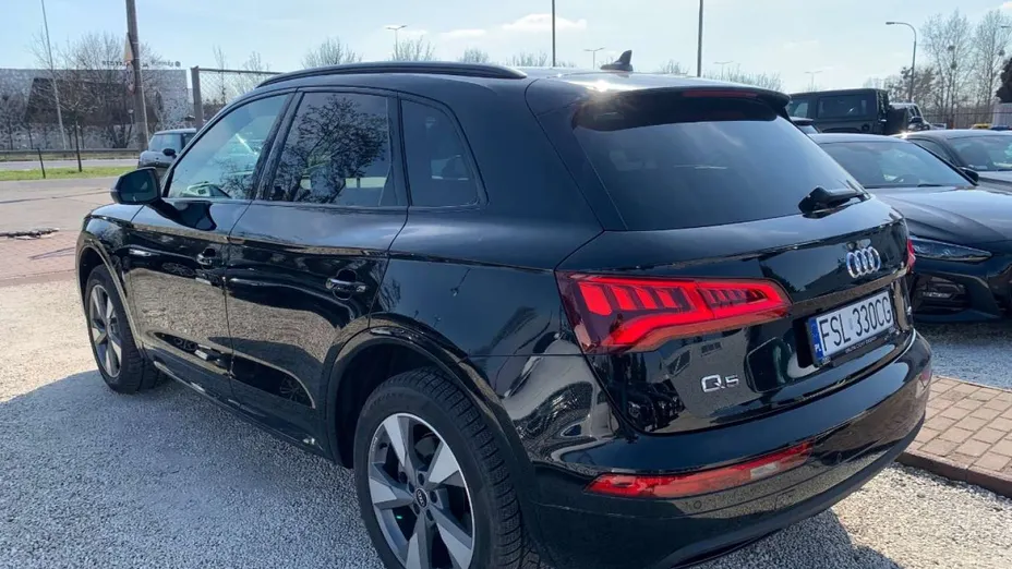 AUDI Q5 -