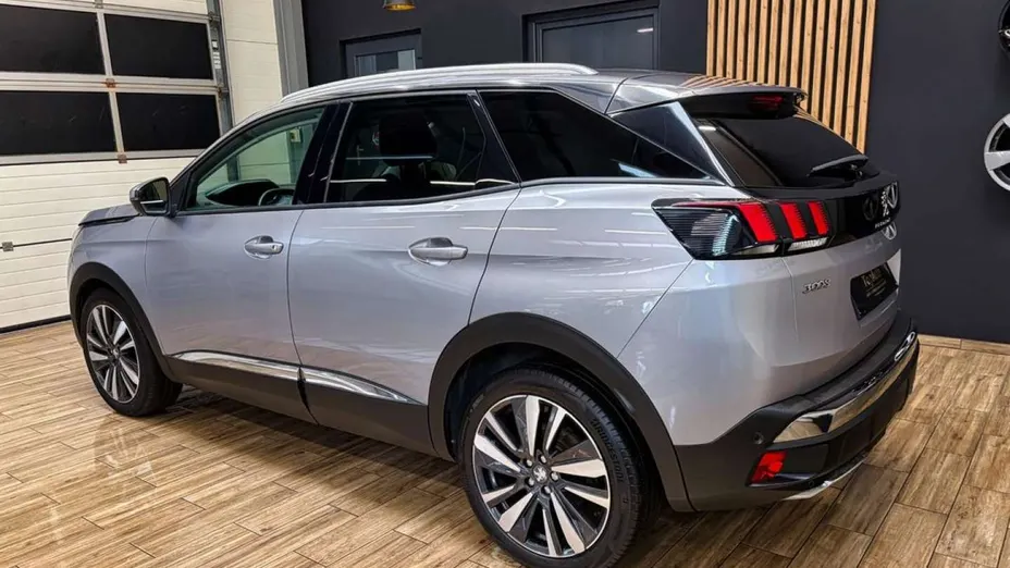 PEUGEOT 3008 -