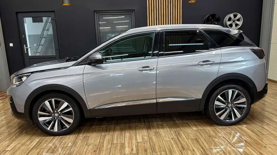 PEUGEOT 3008 -