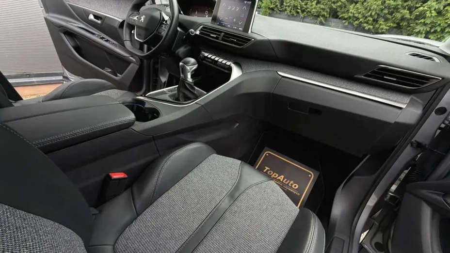 PEUGEOT 3008 -