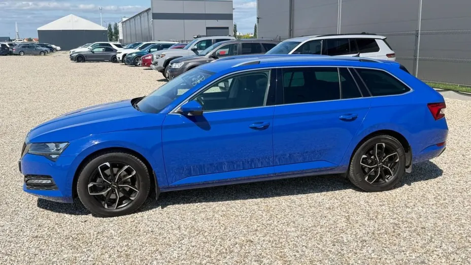 SKODA Superb -