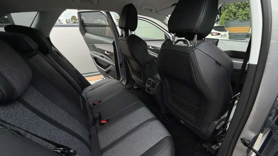PEUGEOT 3008 -