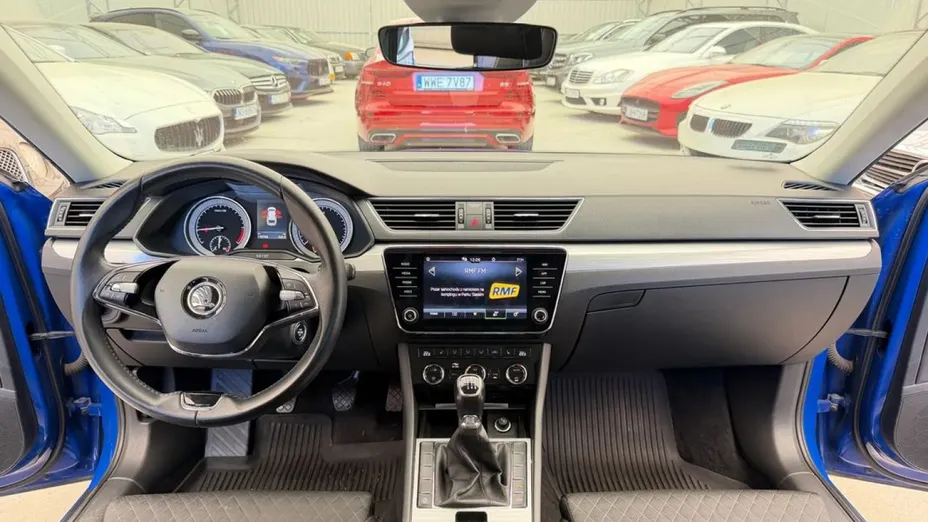 SKODA Superb -