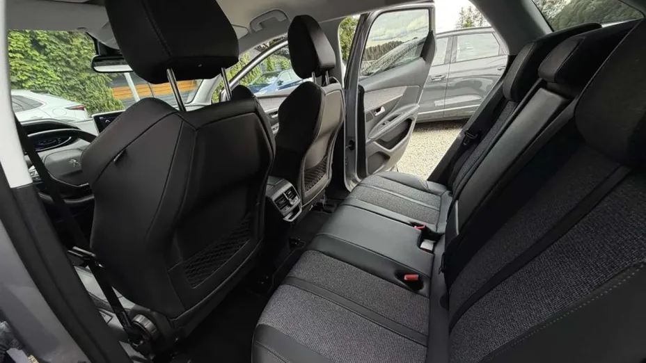 PEUGEOT 3008 -