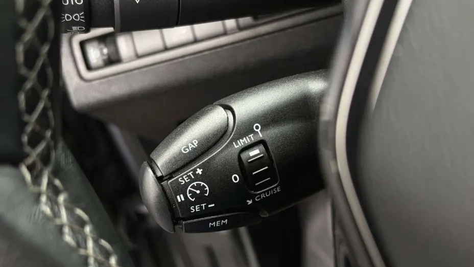 PEUGEOT 3008 -