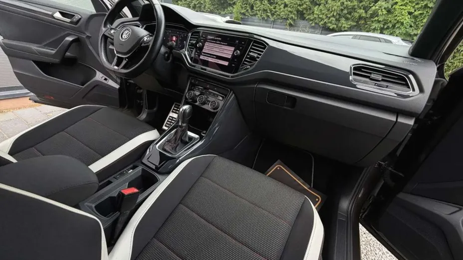 VOLKSWAGEN T-ROC -
