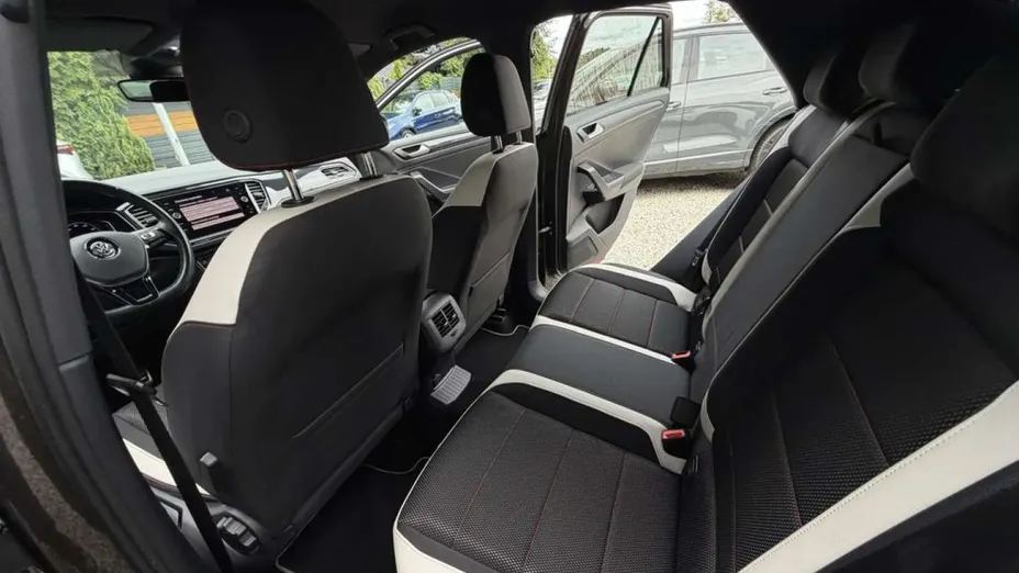 VOLKSWAGEN T-ROC -